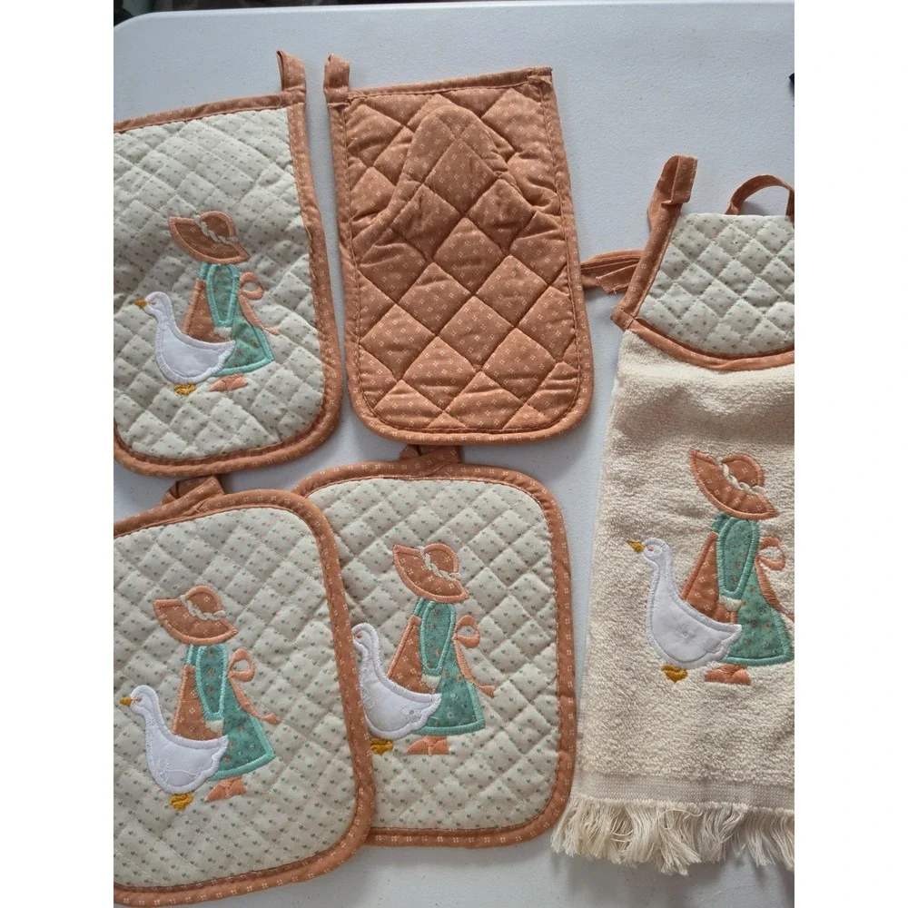 Vintage Sunbonnet Sue Girl Goose NEW Kitchen Set 5pcs Towel Gloves Pot Holders